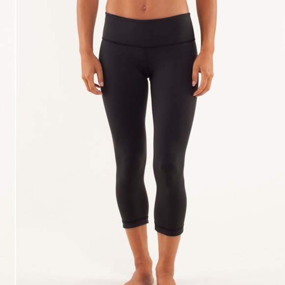 Lululemon Wunder Under crops Black/Purple Reversible - Picture 2 of 14